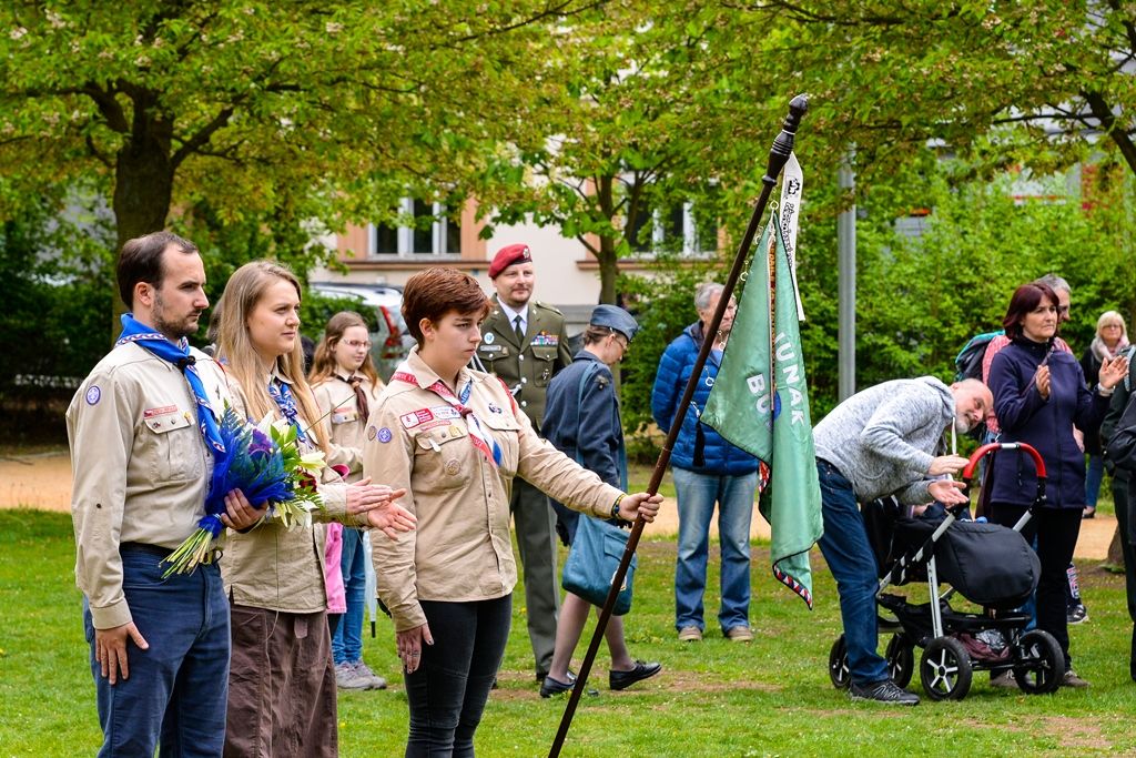 Slavnosti svobody 2019 - Pietní akt na počest padlých čs. letců z Doubravky (foto: M. Pecuch, 3.5.2019)