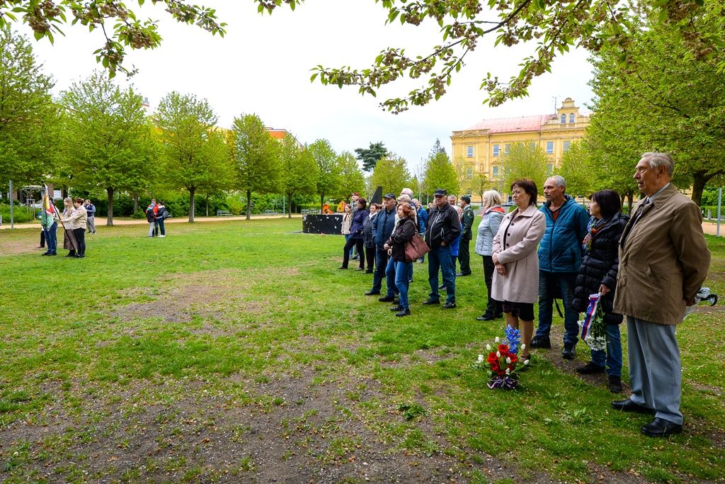 Slavnosti svobody 2019 - Pietní akt na počest padlých čs. letců z Doubravky (foto: M. Pecuch, 3.5.2019)