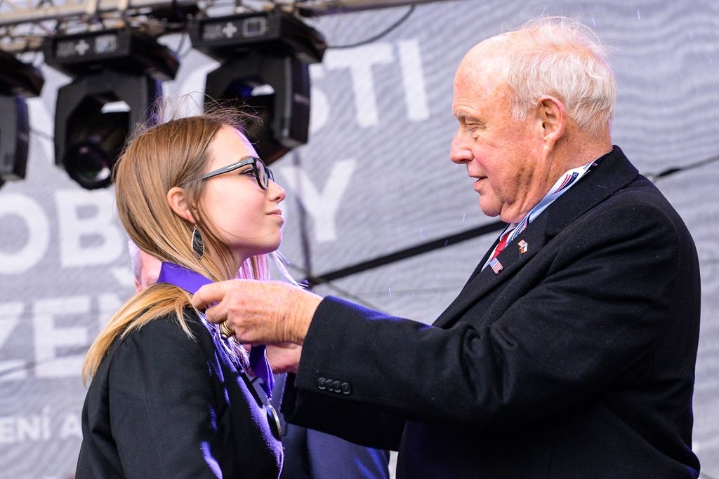 Slavnosti svobody 2019 - Stipendium gen. Pattona pro Adélu Machovou (foto: M. Pecuch, 4.5.2019)