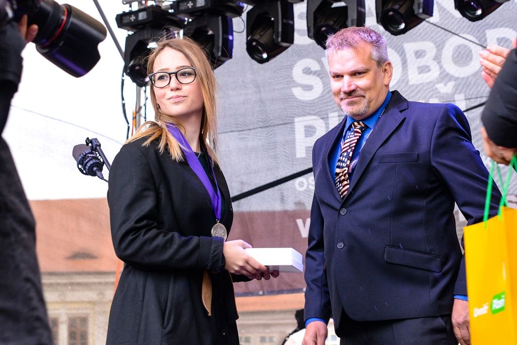 Slavnosti svobody 2019 - Stipendium gen. Pattona pro Adélu Machovou (foto: M. Pecuch, 4.5.2019)