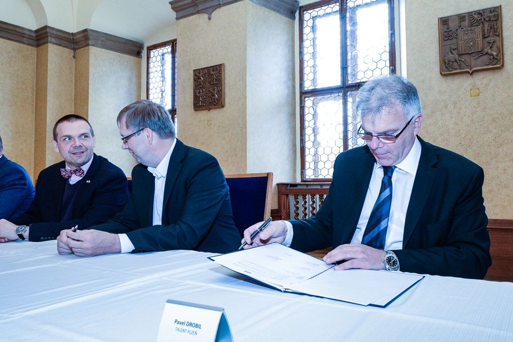 Podpis memoranda o podpoře sportovních akademií (foto: M. Pecuch, 13.5.2019)