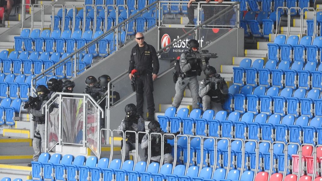 Zásah při střelbě na fotbalovém stadionu cvičilo přes 300 osob (foto: L. Jarolím, 4.6.2019)
