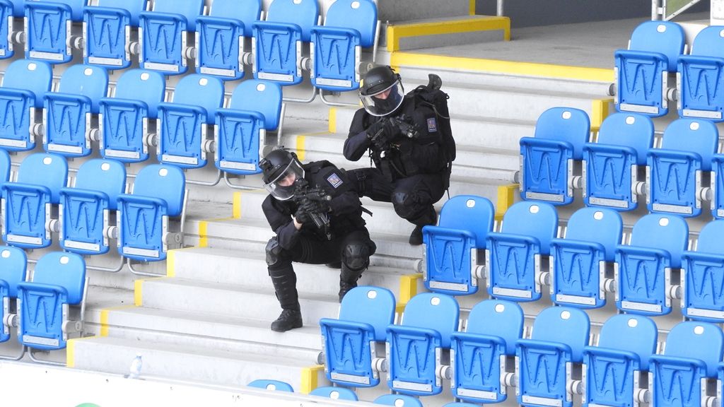Zásah při střelbě na fotbalovém stadionu cvičilo přes 300 osob (foto: L. Jarolím, 4.6.2019)