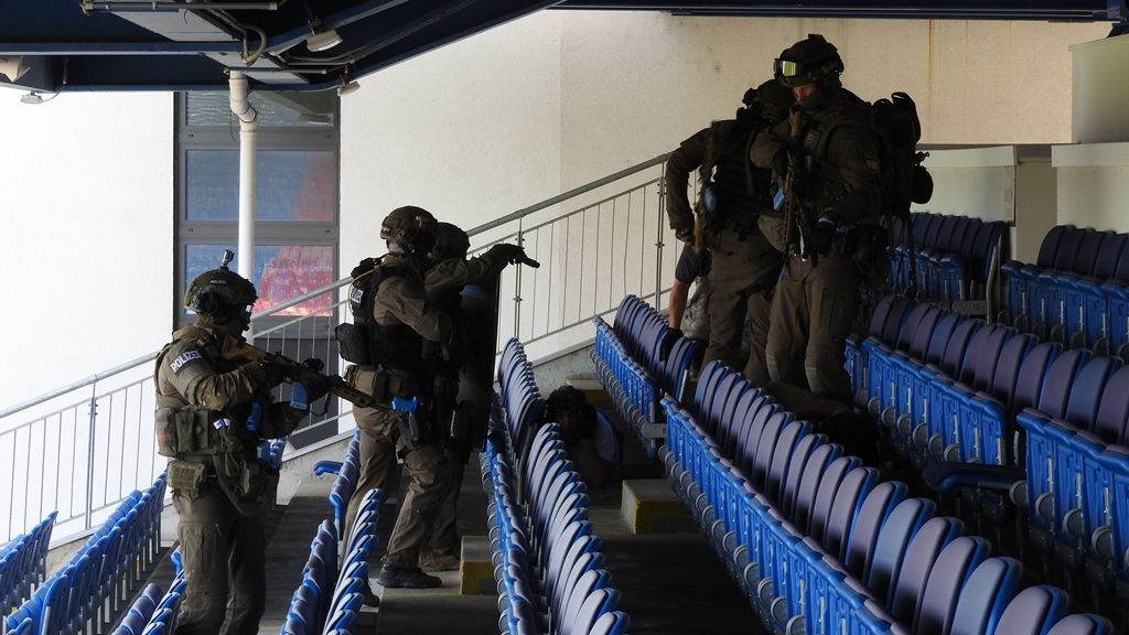 Zásah při střelbě na fotbalovém stadionu cvičilo přes 300 osob (foto: L. Jarolím, 4.6.2019)