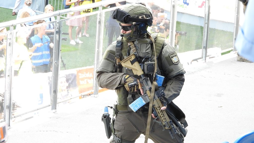 Zásah při střelbě na fotbalovém stadionu cvičilo přes 300 osob (foto: L. Jarolím, 4.6.2019)