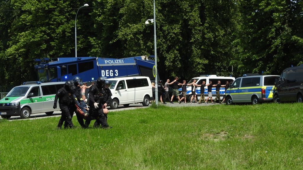 Zásah při střelbě na fotbalovém stadionu cvičilo přes 300 osob (foto: L. Jarolím, 4.6.2019)