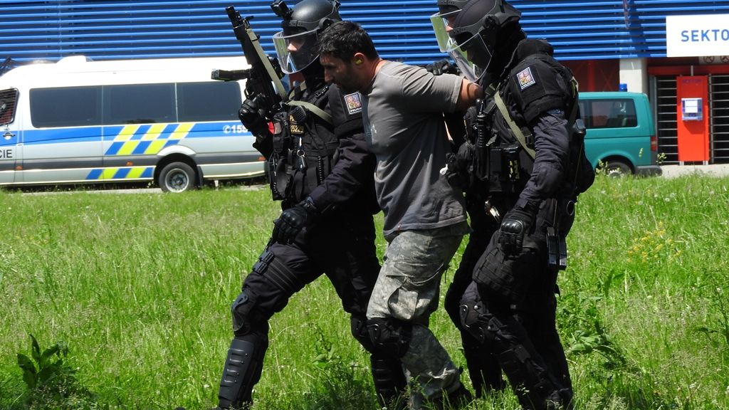 Zásah při střelbě na fotbalovém stadionu cvičilo přes 300 osob (foto: L. Jarolím, 4.6.2019)