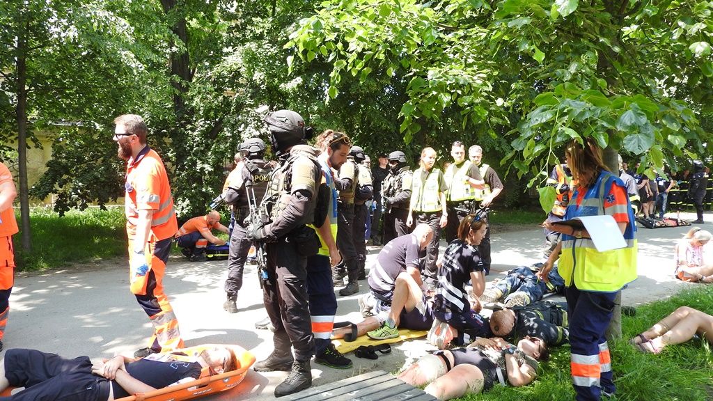 Zásah při střelbě na fotbalovém stadionu cvičilo přes 300 osob (foto: L. Jarolím, 4.6.2019)