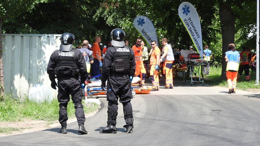 Zásah při střelbě na fotbalovém stadionu cvičilo přes 300 osob (foto: L. Jarolím, 4.6.2019)