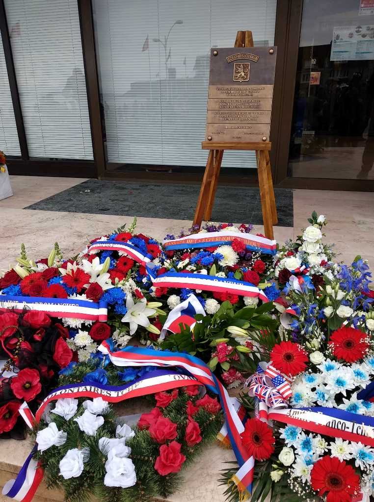 Odhalení pamětní desky v Normandii (foto: OPM, 7.6.2019)