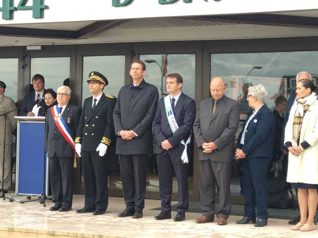 Odhalení pamětní desky v Normandii (foto: OPM, 7.6.2019)