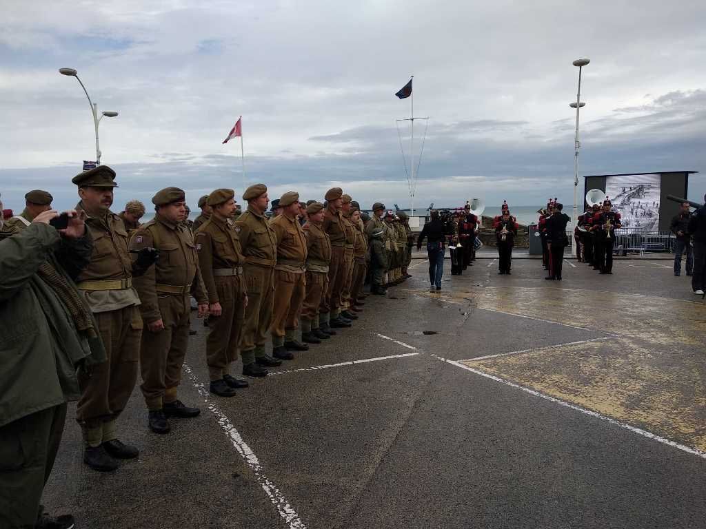 Odhalení pamětní desky v Normandii (foto: OPM, 7.6.2019)