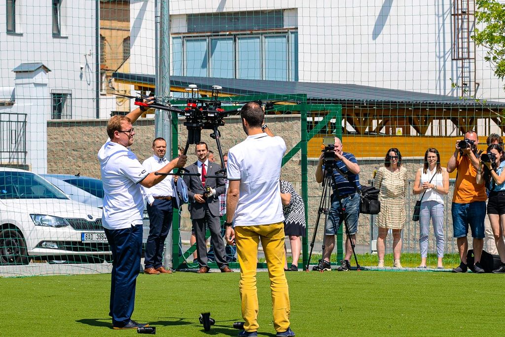 Čidla dronů (foto: M. Pecuch, 13.6.2019)