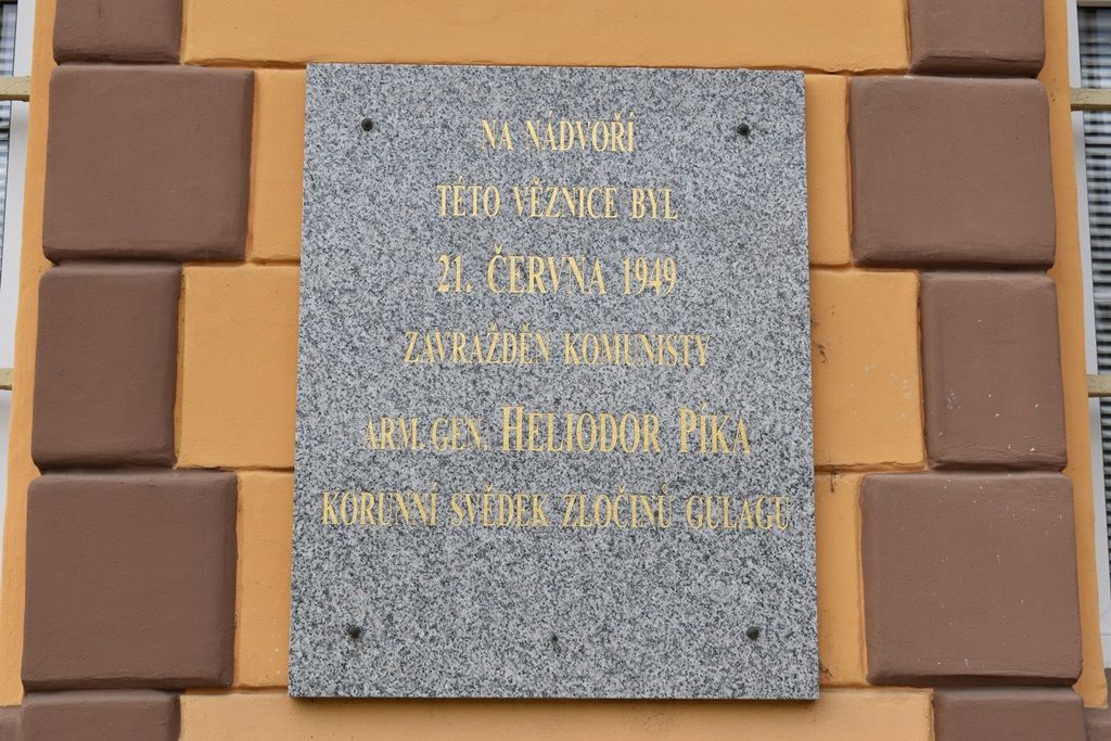 Pietní akt za Heliodora Píku (fotografie: A. Jarošová, 21.6.2019)