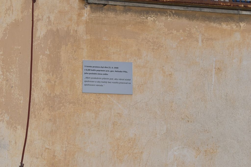 Pietní akt za Heliodora Píku (fotografie: A. Jarošová, 21.6.2019)