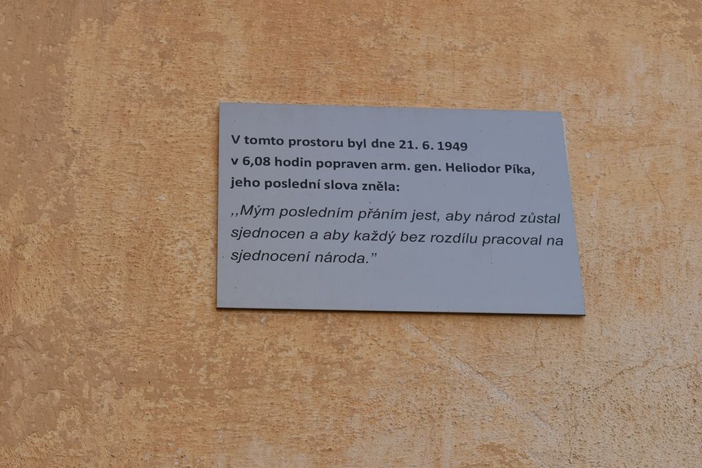 Pietní akt za Heliodora Píku (fotografie: A. Jarošová, 21.6.2019)