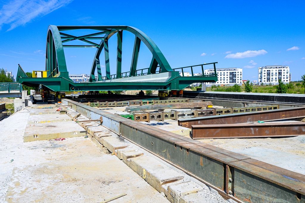 Nový most na Borská pole v Plzni se sune na místo (foto: M. Pecuch, 2.7.2019)