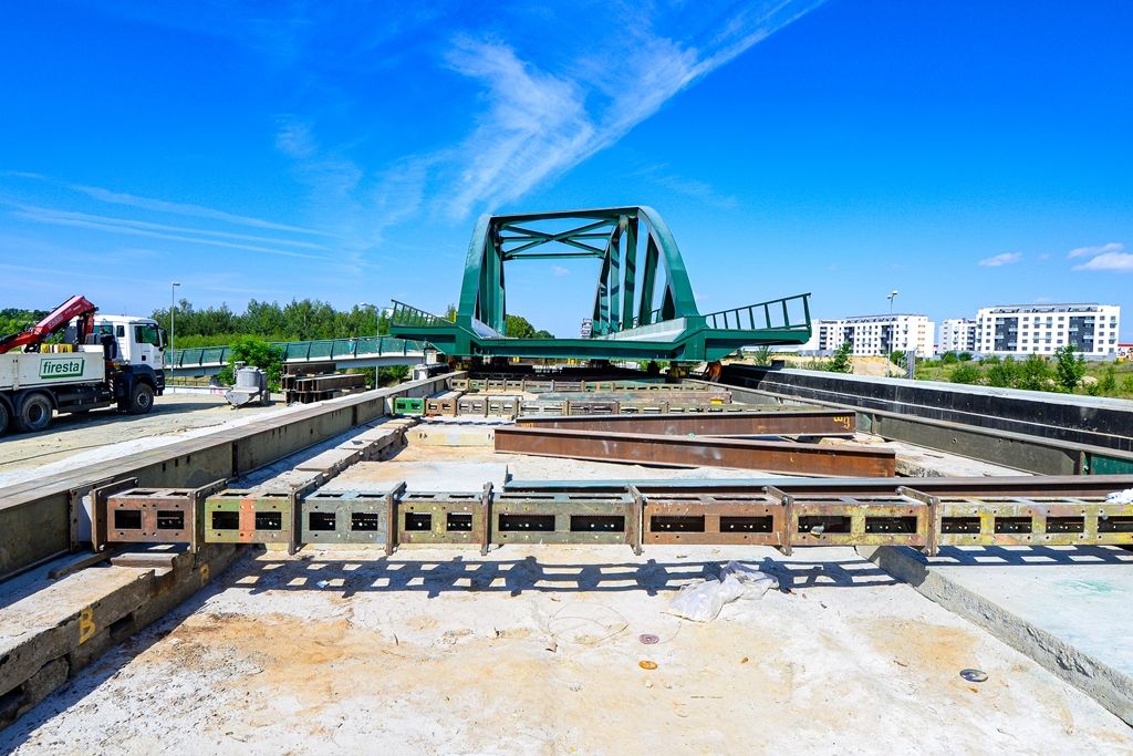 Nový most na Borská pole v Plzni se sune na místo (foto: M. Pecuch, 2.7.2019)