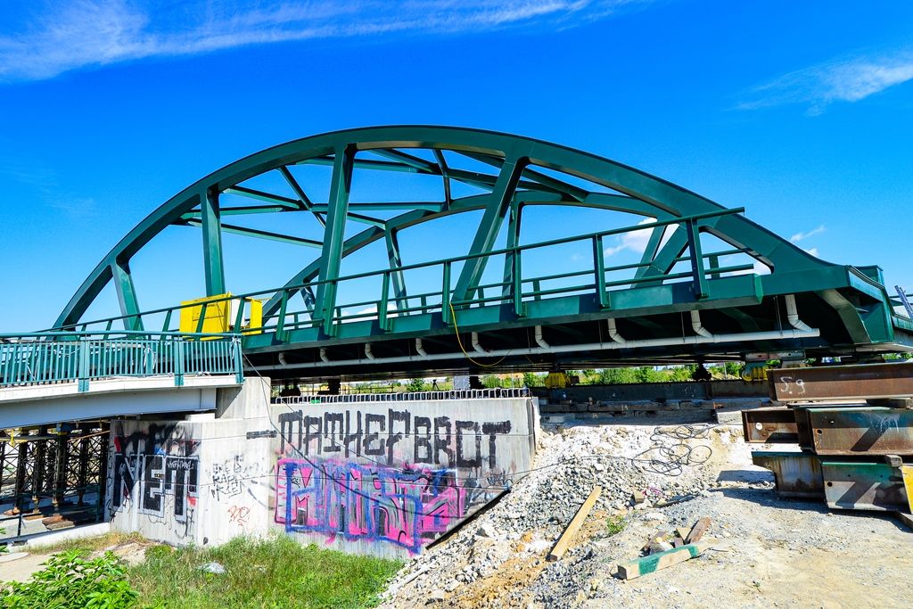 Nový most na Borská pole v Plzni se sune na místo (foto: M. Pecuch, 2.7.2019)