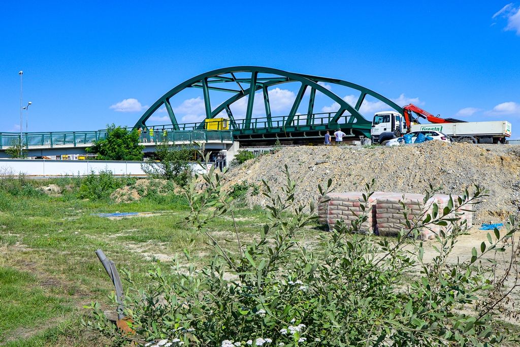 Nový most na Borská pole v Plzni se sune na místo (foto: M. Pecuch, 2.7.2019)