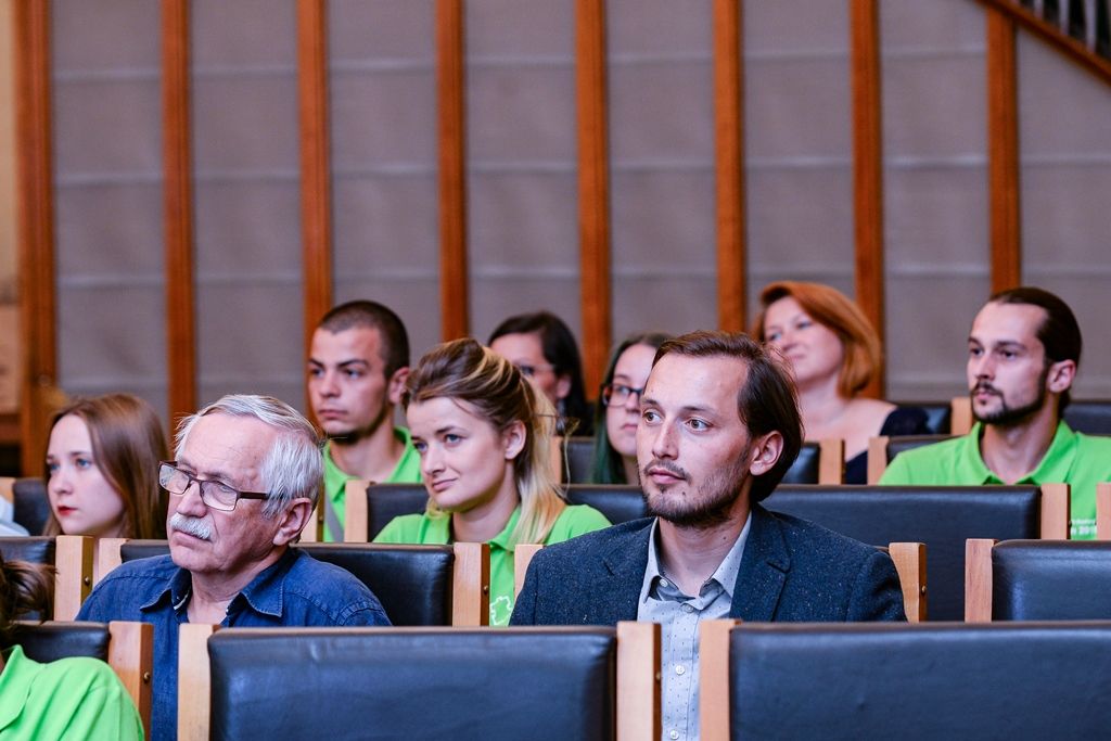 Mladí účastníci mezinárodního kempu si prohlédli plzeňskou radnici (foto: M. Pecuch, 15.7.2019)