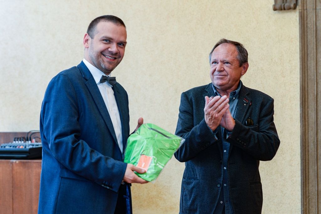 Mladí účastníci mezinárodního kempu si prohlédli plzeňskou radnici (foto: M. Pecuch, 15.7.2019)