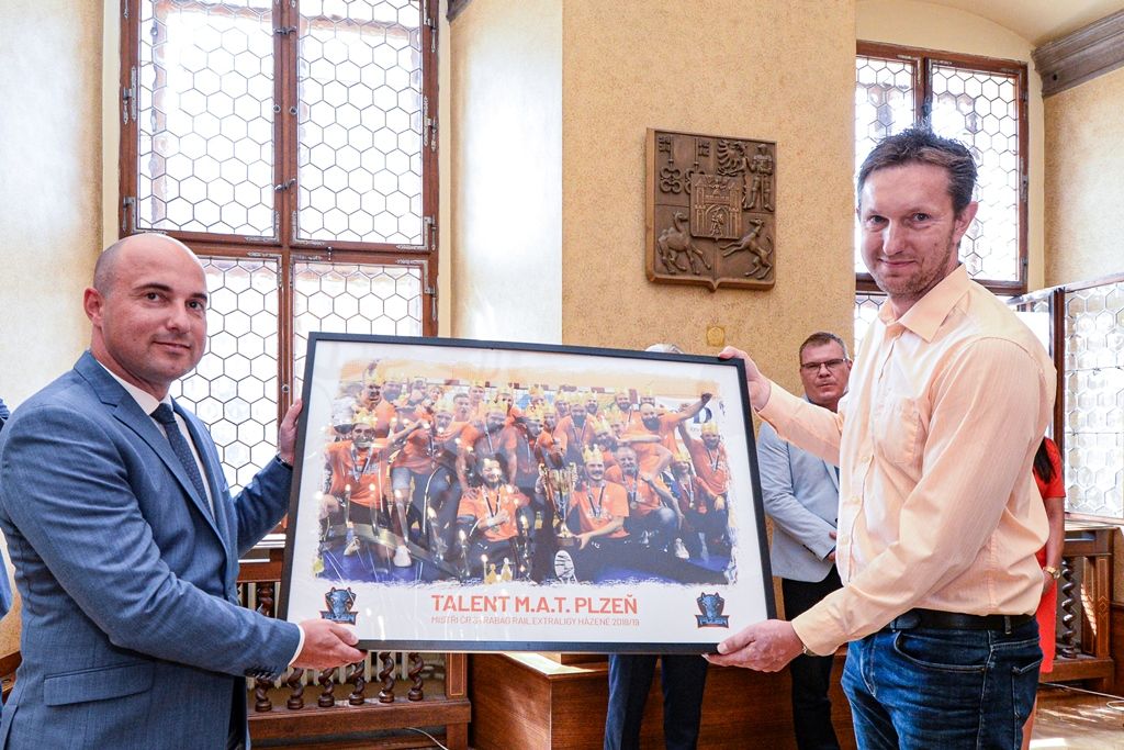 Přijetí mistrů ČR v házené a pozemním hokeji (foto: M. Pecuch, 22.7.2019)