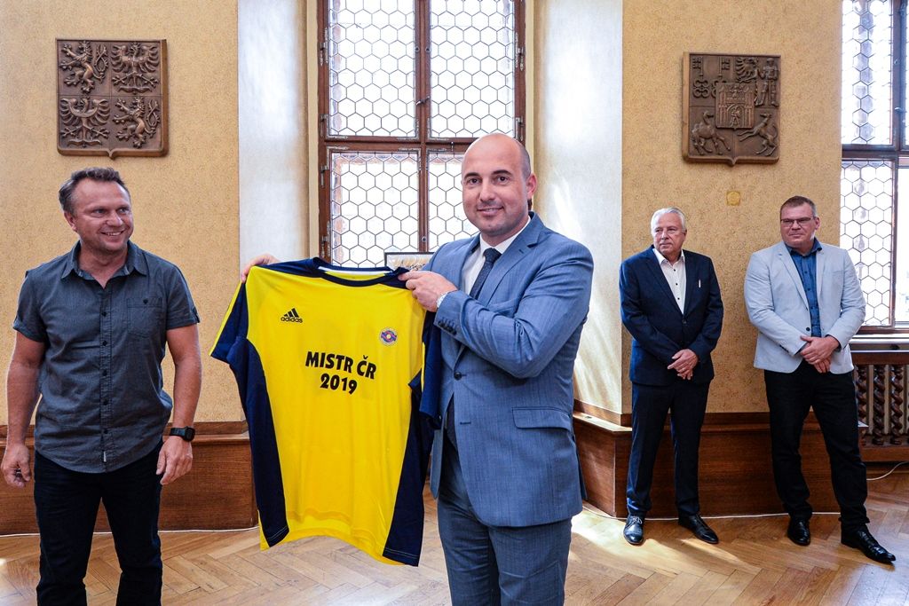 Přijetí mistrů ČR v házené a pozemním hokeji (foto: M. Pecuch, 22.7.2019)