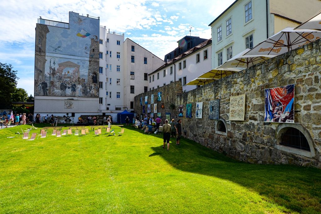 Barva na ulici zahájila hlavní hudební část Živé ulice (foto: M. Pecuch, 9.8.2019)