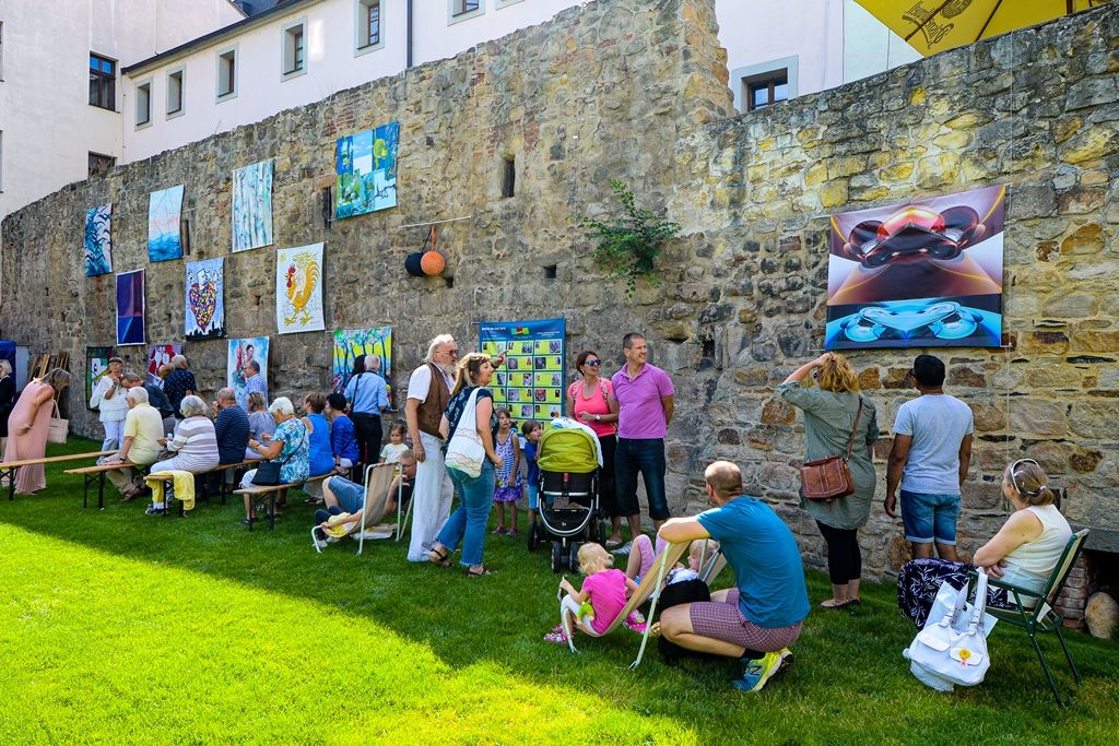 Barva na ulici zahájila hlavní hudební část Živé ulice (foto: M. Pecuch, 9.8.2019)