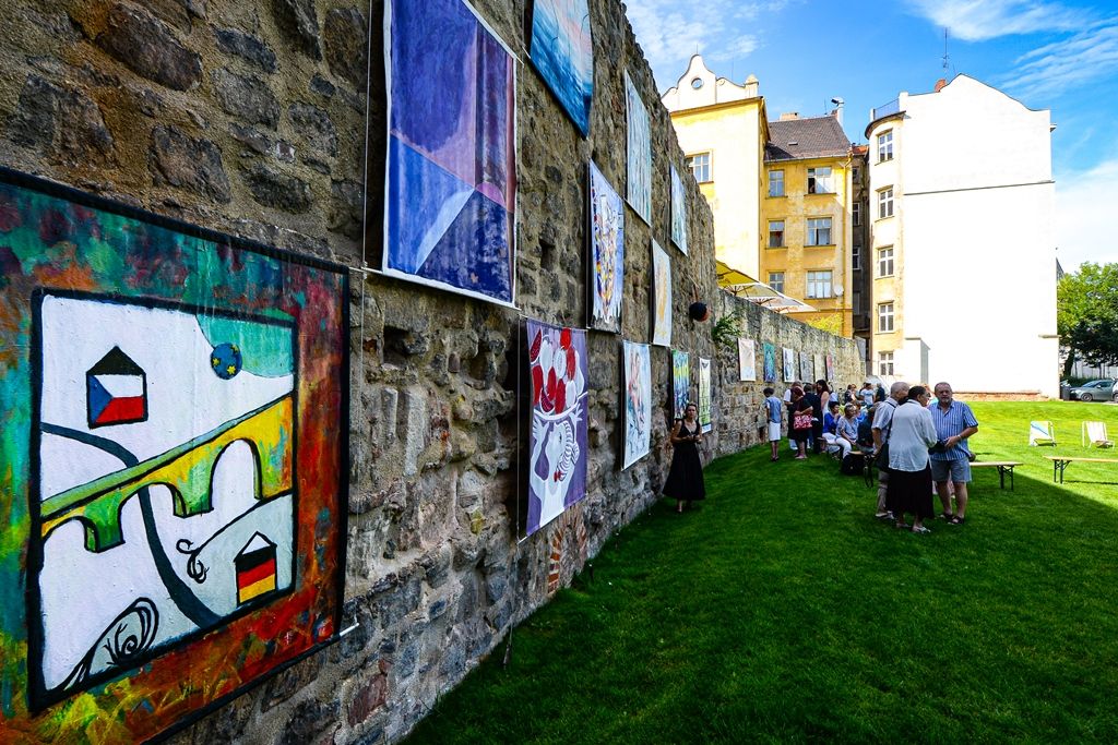 Barva na ulici zahájila hlavní hudební část Živé ulice