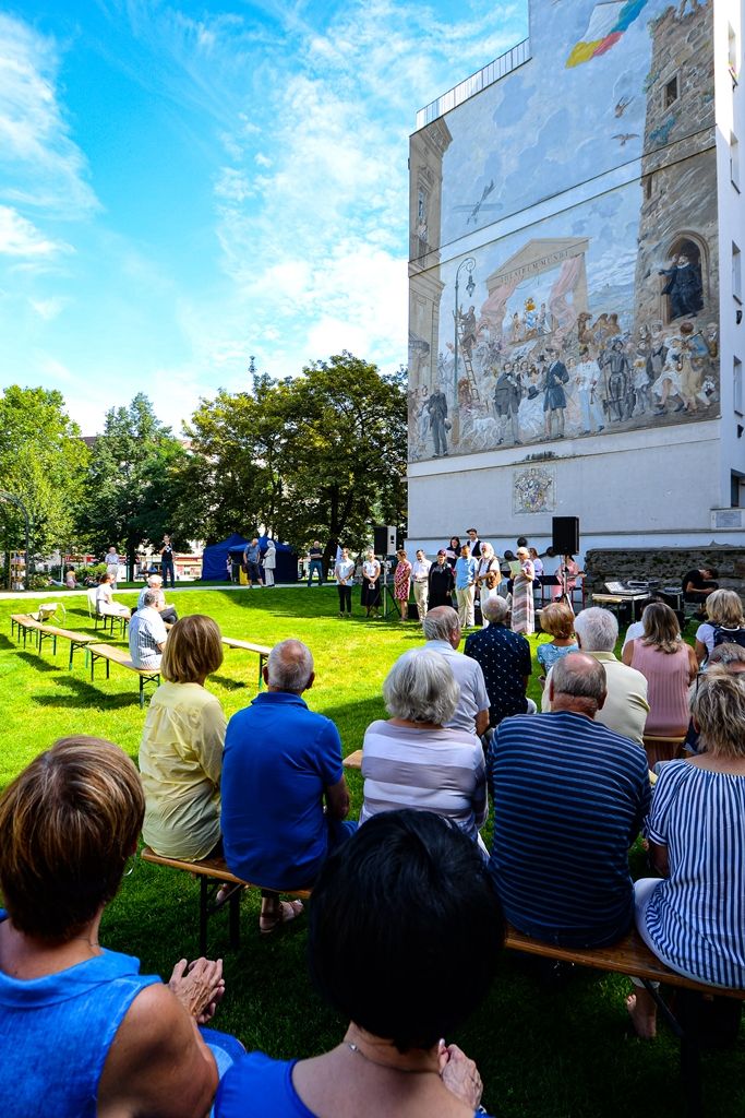 Barva na ulici zahájila hlavní hudební část Živé ulice (foto: M. Pecuch, 9.8.2019)