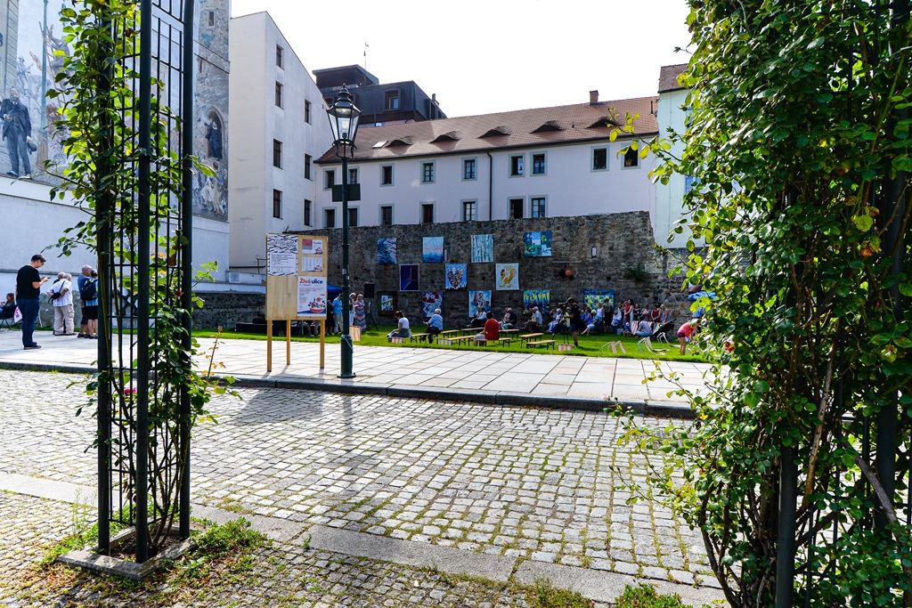 Barva na ulici zahájila hlavní hudební část Živé ulice (foto: M. Pecuch, 9.8.2019)