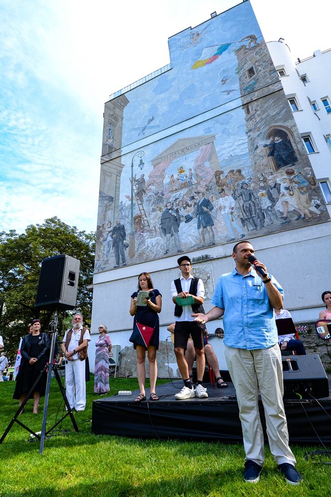 Barva na ulici zahájila hlavní hudební část Živé ulice (foto: M. Pecuch, 9.8.2019)