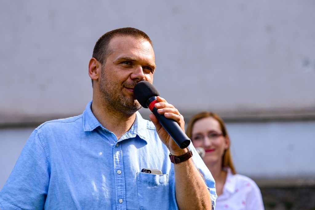 Barva na ulici zahájila hlavní hudební část Živé ulice (foto: M. Pecuch, 9.8.2019)