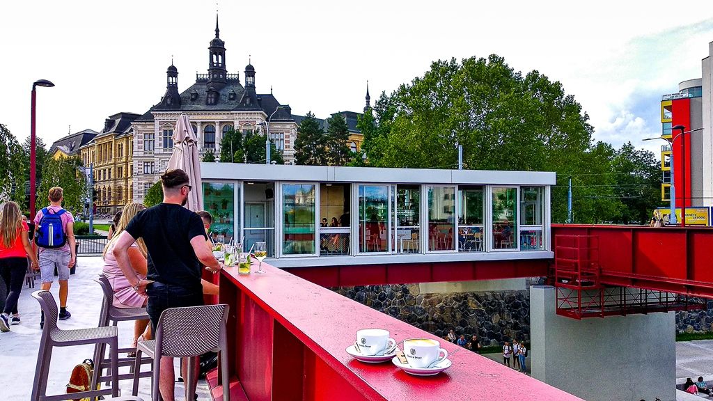 Náplavka na Radbuze v Plzni (foto: M. Pecuch, 8.8.2019)