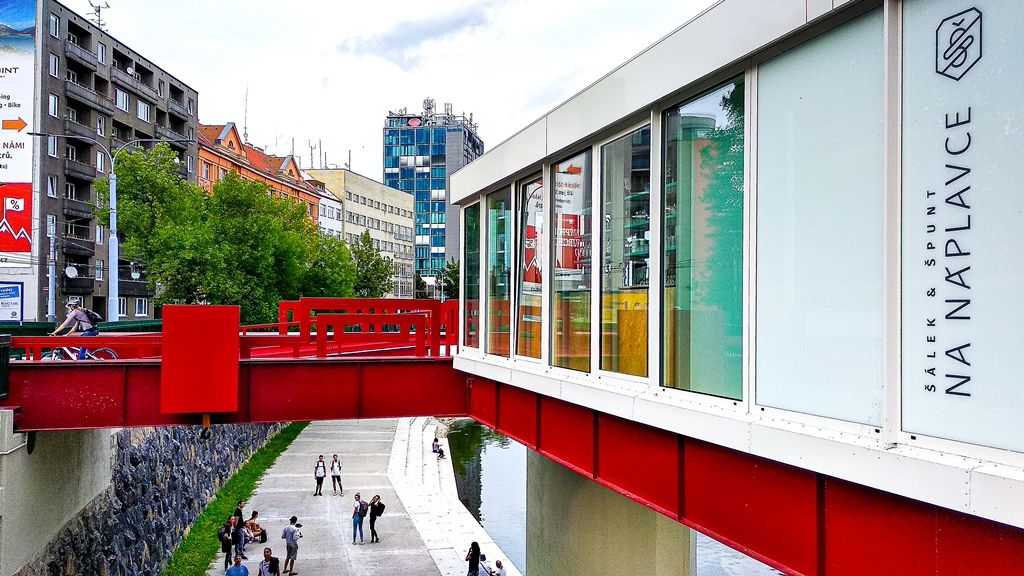 Náplavka na Radbuze v Plzni (foto: M. Pecuch, 8.8.2019)