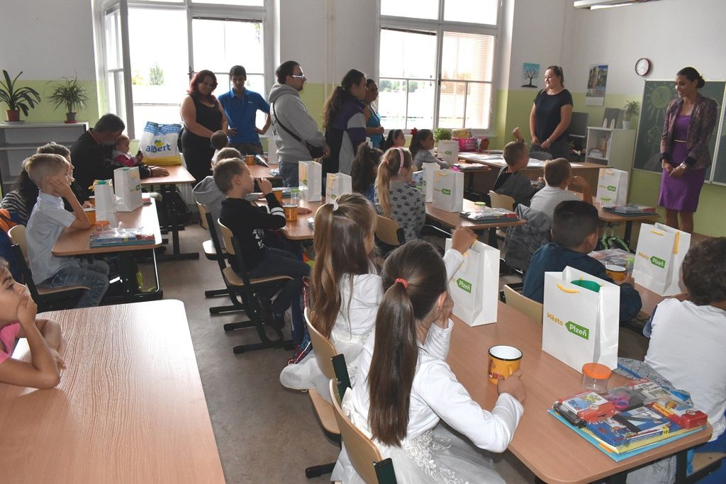 Do prvních tříd v Plzni dnes nastoupilo kolem 1600 prvňáčků (foto: M. Pecuch/A. Jarošová, 2.9.2019)