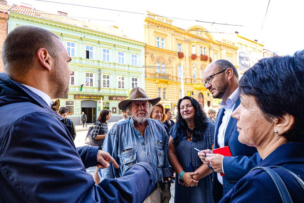 Položení kamenů zmizelých - Americká 9 v Plzni (foto: M. Pecuch, 3.9.2019)
