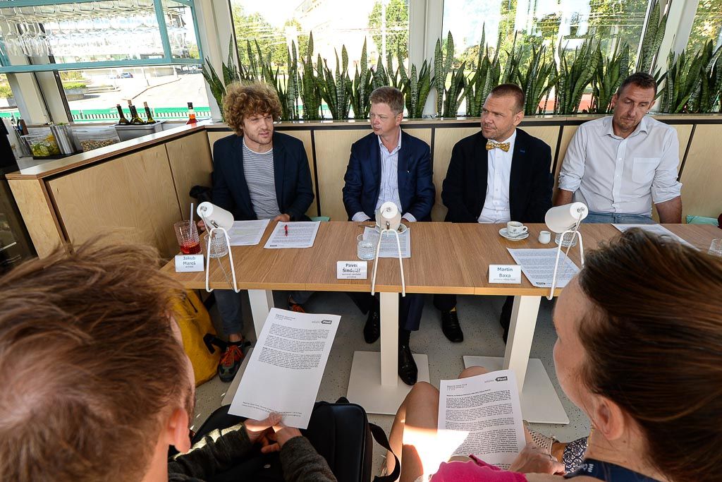 Náplavku na Radbuze čeká první velká akce - tisková konference (foto: M. Pecuch, 3.9.2019)