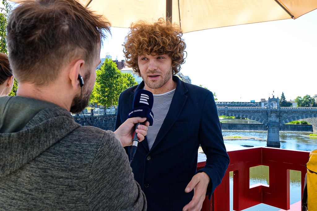 Náplavku na Radbuze čeká první velká akce - tisková konference (foto: M. Pecuch, 3.9.2019)