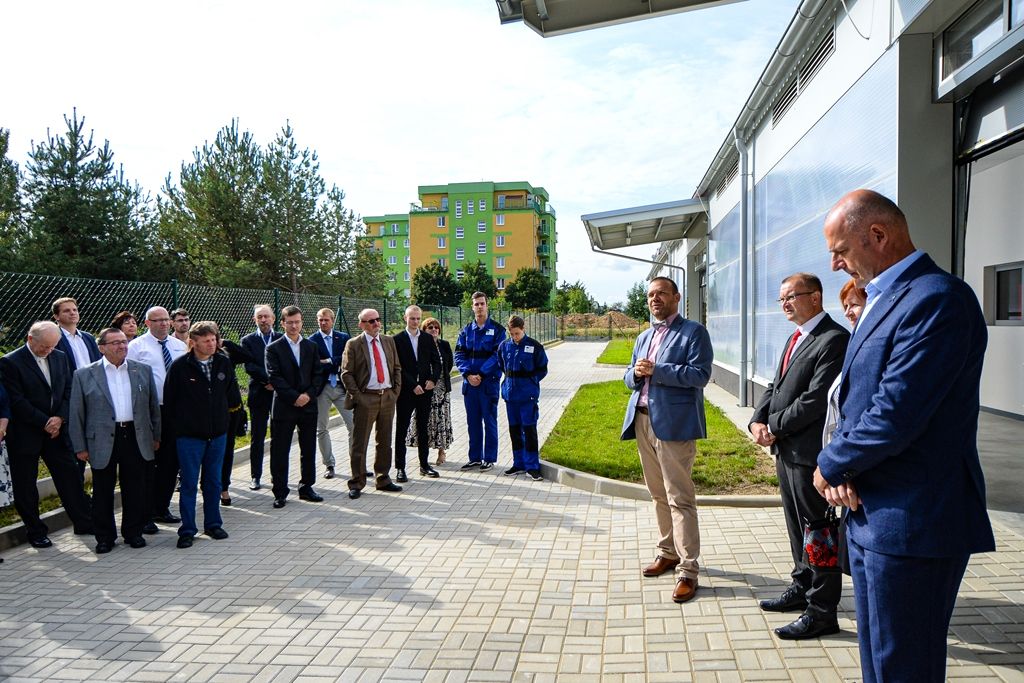 Učňové ve stavebnictví mají pro výcvik novou halu (foto: M. Pecuch, 6.9.2019)