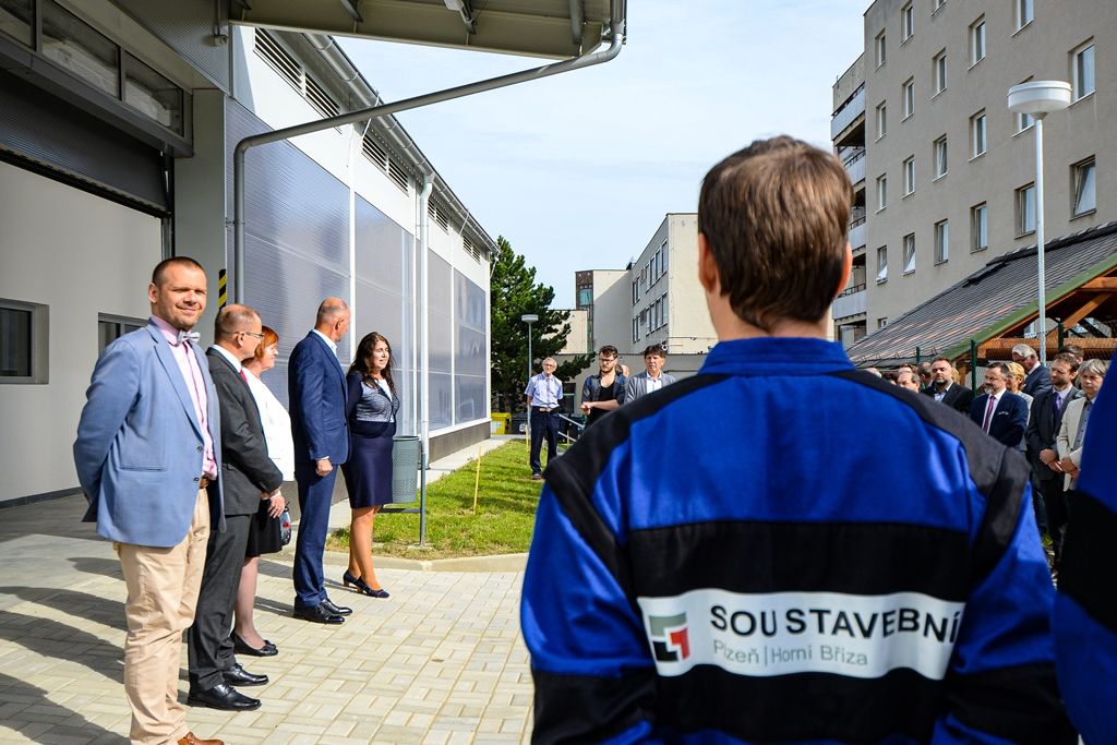 Učňové ve stavebnictví mají pro výcvik novou halu (foto: M. Pecuch, 6.9.2019)