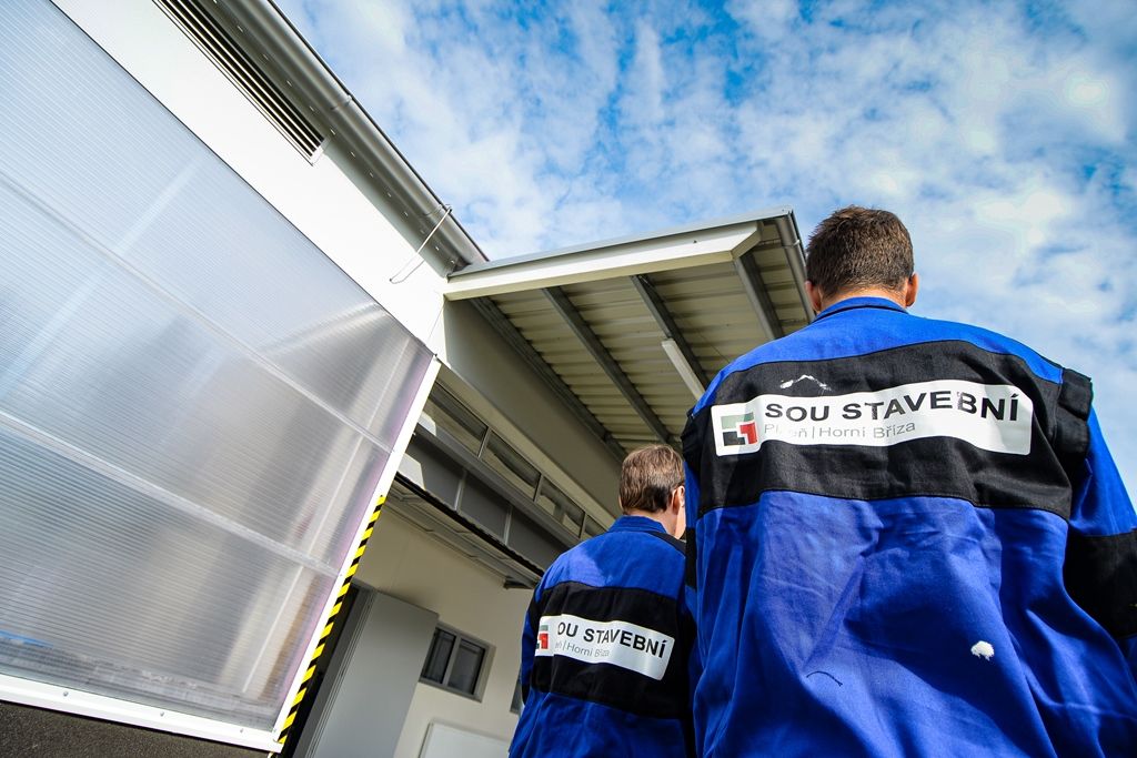 Učňové ve stavebnictví mají pro výcvik novou halu