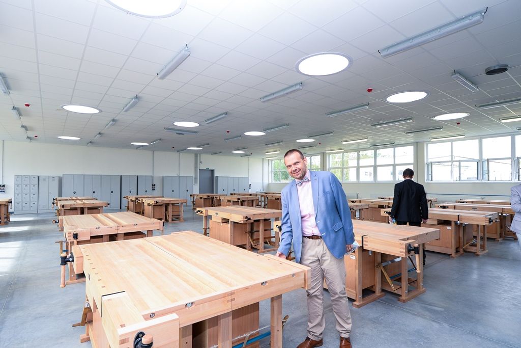 Učňové ve stavebnictví mají pro výcvik novou halu (foto: M. Pecuch, 6.9.2019)