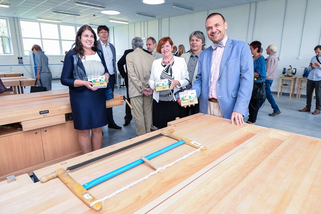 Učňové ve stavebnictví mají pro výcvik novou halu (foto: M. Pecuch, 6.9.2019)