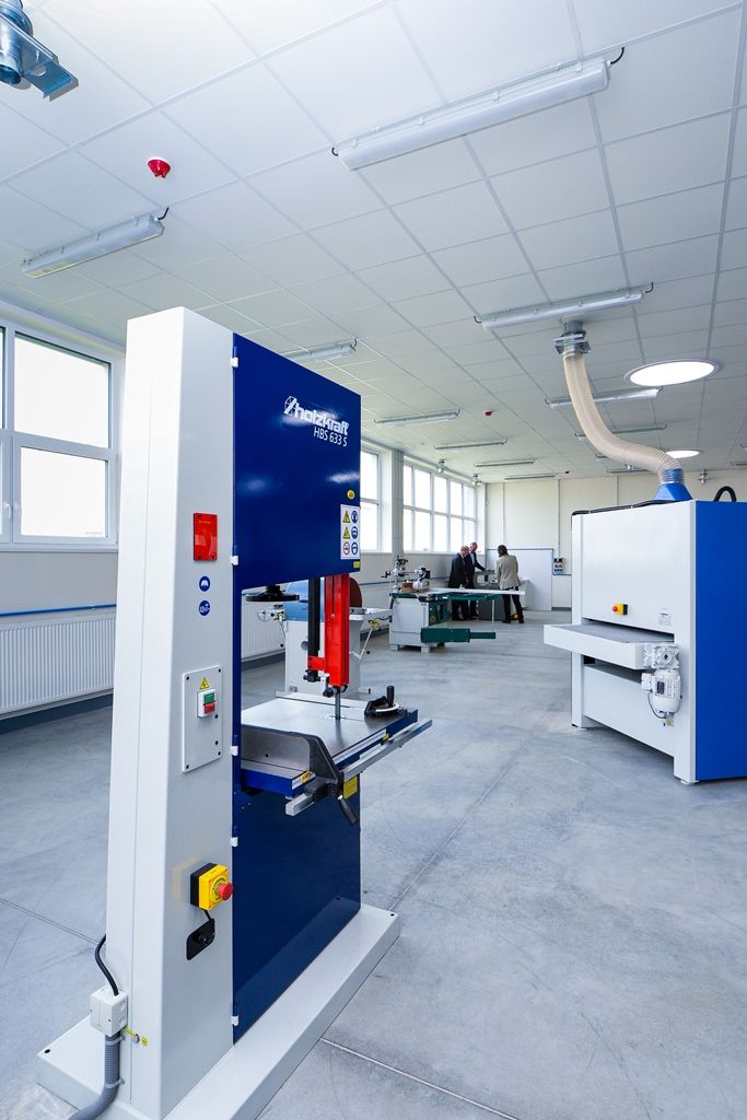 Učňové ve stavebnictví mají pro výcvik novou halu (foto: M. Pecuch, 6.9.2019)