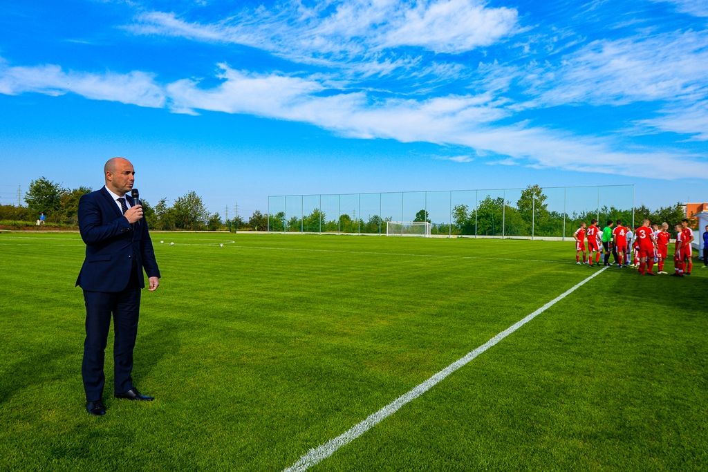 Sportovní areál pro talentované fotbalisty i žáky (foto: M. Pecuch, 11.9.2019)