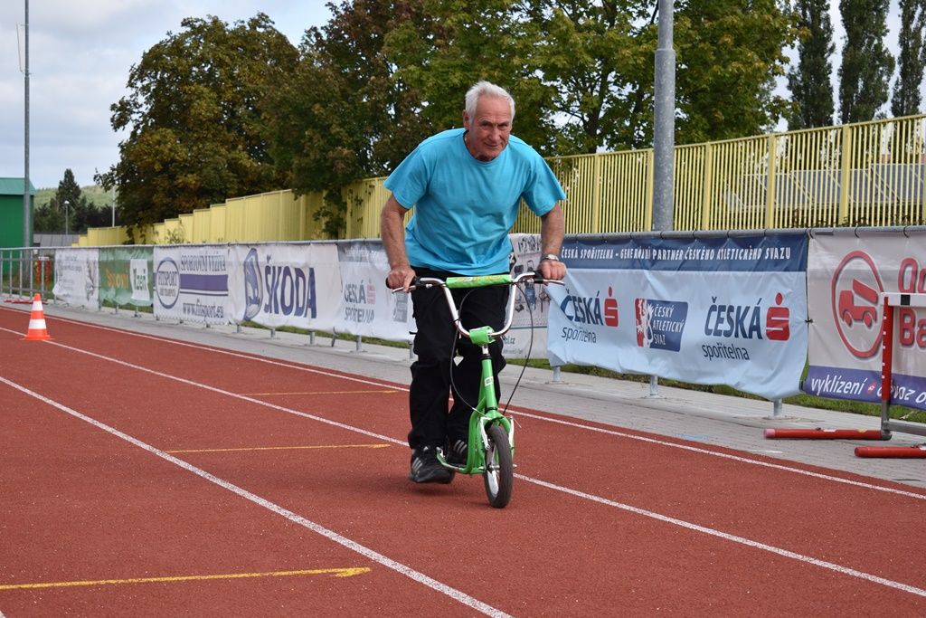 Sportovní hry seniorů vyplnily netradiční disciplíny (foto: P. Holub, 18.9.2019)