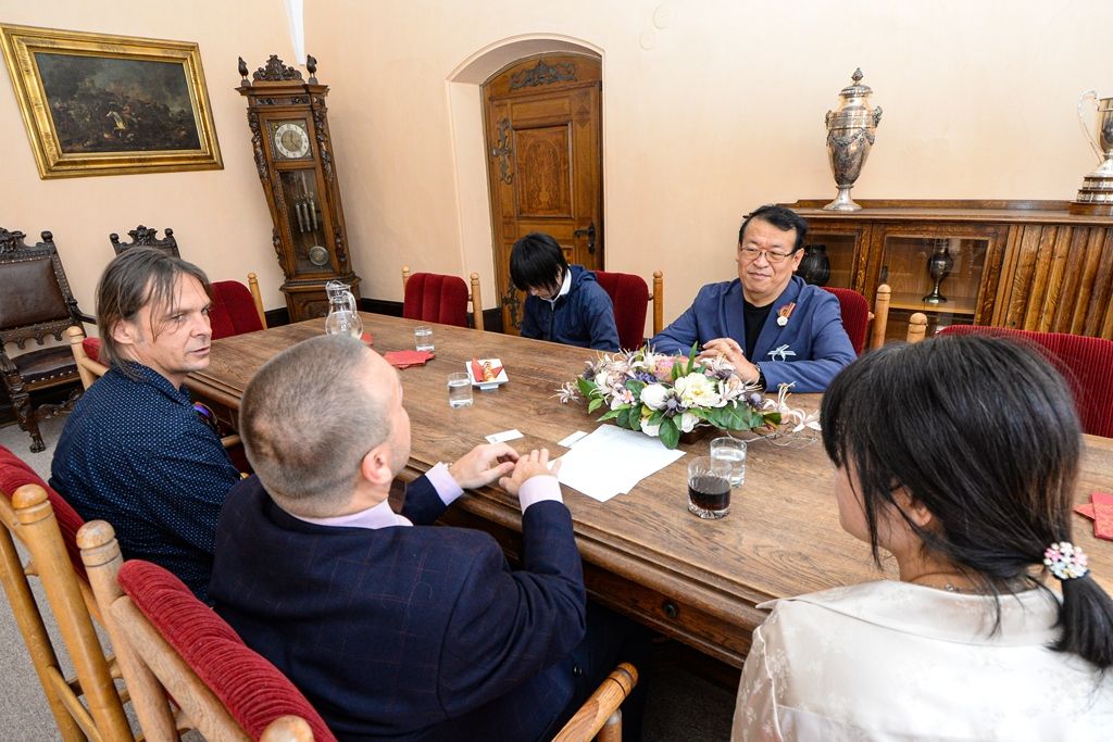 Primátor jednal s japonským starostou o spolupráci loutkářů (foto: M. Pecuch, 22.9.2019)